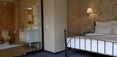 Redline Hotel