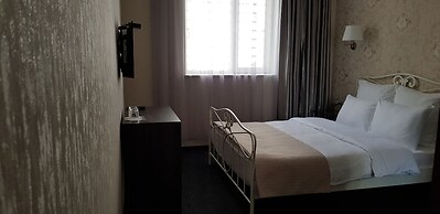 Redline Hotel