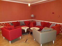 Redline Hotel