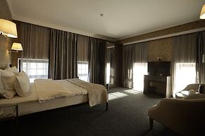 Redline Hotel