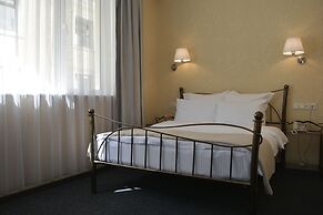 Redline Hotel