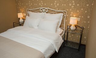 Redline Hotel