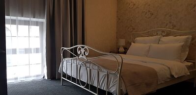 Redline Hotel