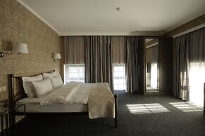 Redline Hotel