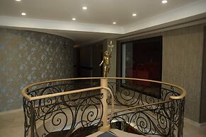 Redline Hotel