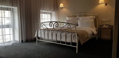 Redline Hotel