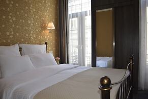 Redline Hotel