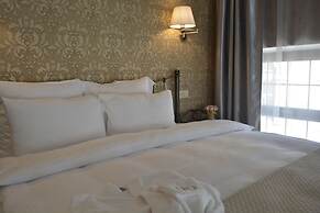 Redline Hotel