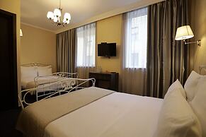 Redline Hotel