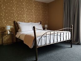 Redline Hotel