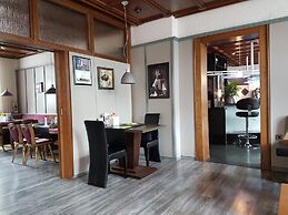 Bennett's Restaurant & Hotel