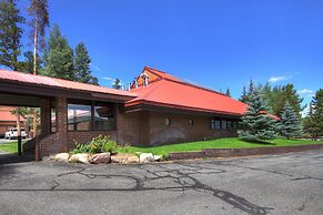 732b Meadow Creek 2 Bedroom Townhouse by RedAwning