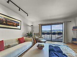 732b Meadow Creek 2 Bedroom Townhouse by RedAwning