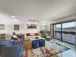 732b Meadow Creek 2 Bedroom Townhouse by RedAwning