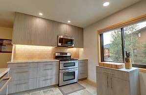 732b Meadow Creek 2 Bedroom Townhouse by RedAwning