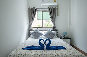 Cozy TownHouse HuaLampong