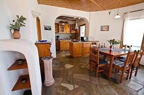 Karavos Sea View Apartments