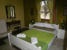 Karavos Sea View Apartments