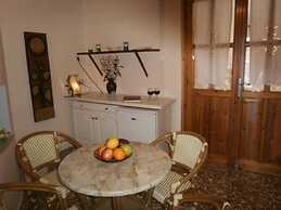 Karavos Sea View Apartments