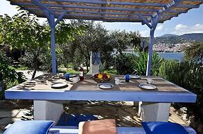 Karavos Sea View Apartments