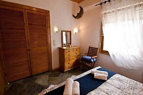 Karavos Sea View Apartments