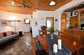 Karavos Sea View Apartments