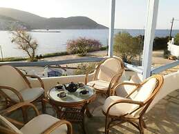 Karavos Sea View Apartments