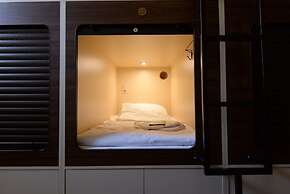Capsule Hotel InterQUBE Tretyakovskaya