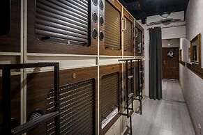Capsule Hotel InterQUBE Tretyakovskaya