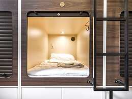 Capsule Hotel InterQUBE Tretyakovskaya