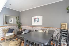 Lovely and Central 4 BR Apartment