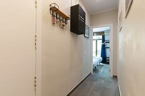 Lovely and Central 4 BR Apartment