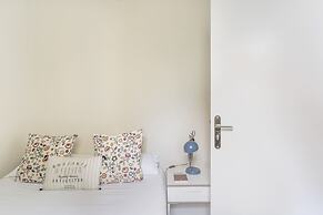 Lovely and Central 4 BR Apartment