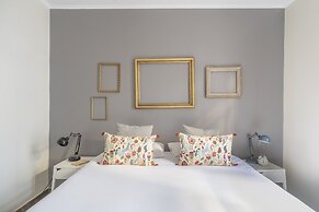 Lovely and Central 4 BR Apartment