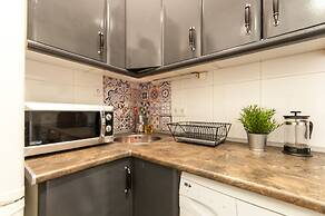 Lovely and Central 4 BR Apartment