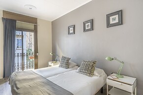 Lovely and Central 4 BR Apartment