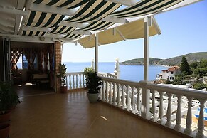 Qeparo Napolon Complex