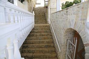 Qeparo Napolon Complex