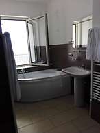 La nave sul mare di Taormina B&B