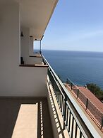 La nave sul mare di Taormina B&B