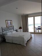 La nave sul mare di Taormina B&B