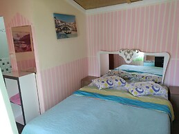 Side Tuana Garden Home