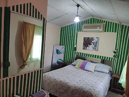 Side Tuana Garden Home