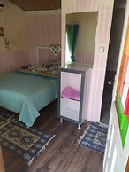 Side Tuana Garden Home