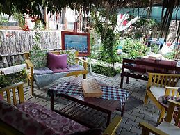 Side Tuana Garden Home