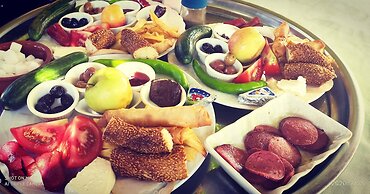 Side Tuana Garden Home