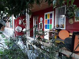 Side Tuana Garden Home