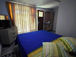 Side Tuana Garden Home