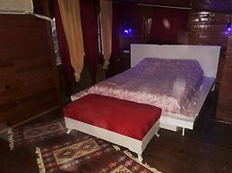 Side Tuana Garden Home