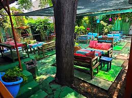 Side Tuana Garden Home